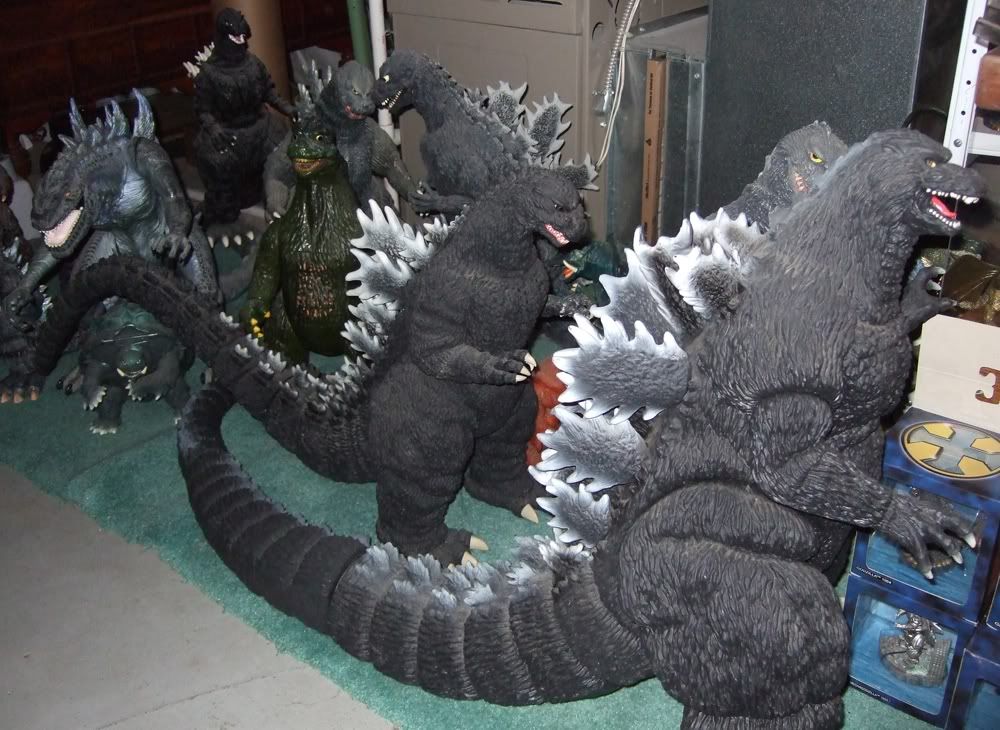 Giant Godzilla figures | skullbrain.org